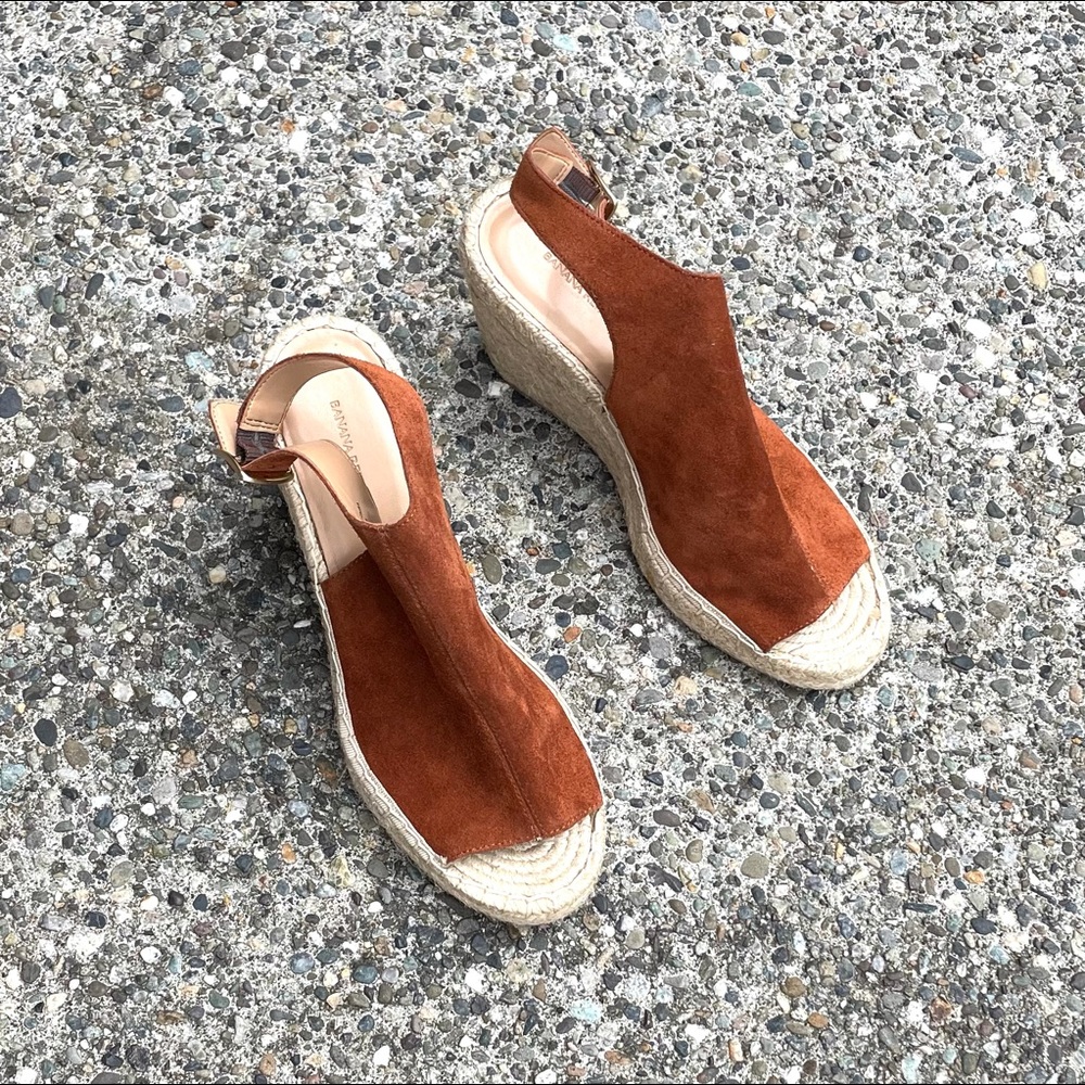 Banana Republic espadrille sandals tan suede NWOT size 8.5